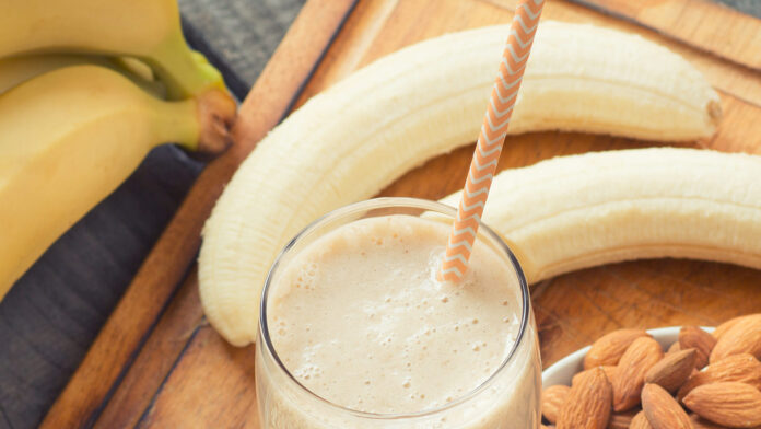 உடல் எடை அதிகரிக்கனும்னா பால் கூட இந்த பொருட்களை சேர்த்து சாப்பிடுங்கள்...